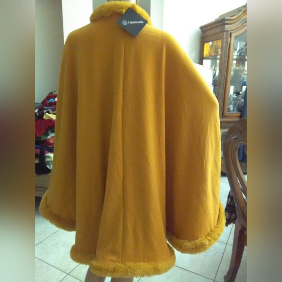 BNWT GOLD SHAWL BY MERIGOLD KISS FAUX FUR EDGES SIMPLY LUXURIOUS & SOFT SZ. LG - Picture 12 of 13